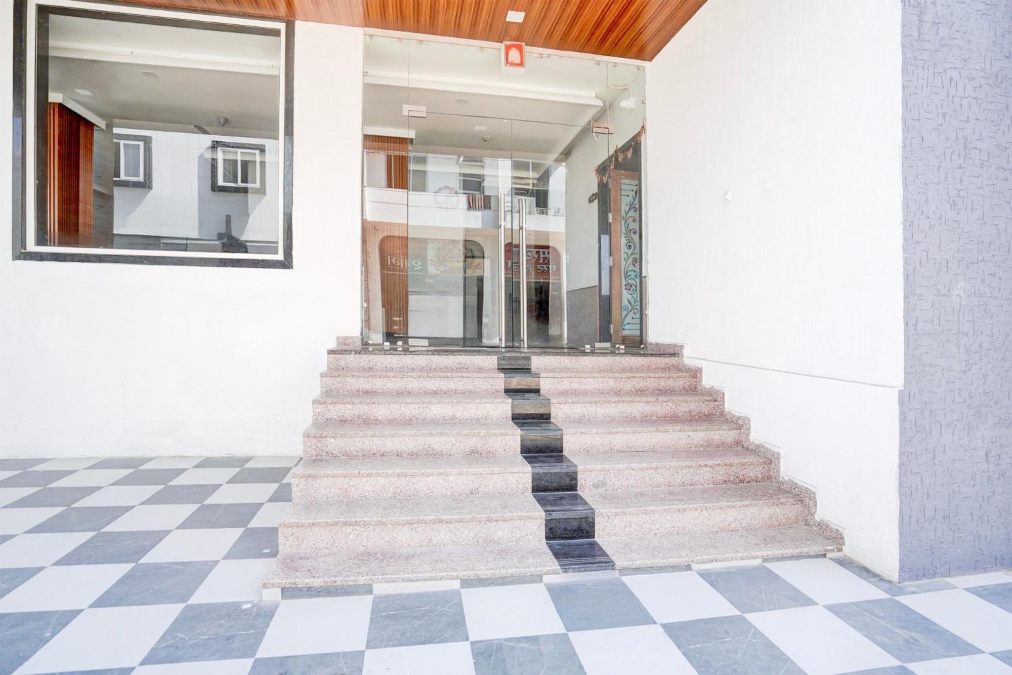 Hotel O Shree Gurukripa Khātu Екстериор снимка